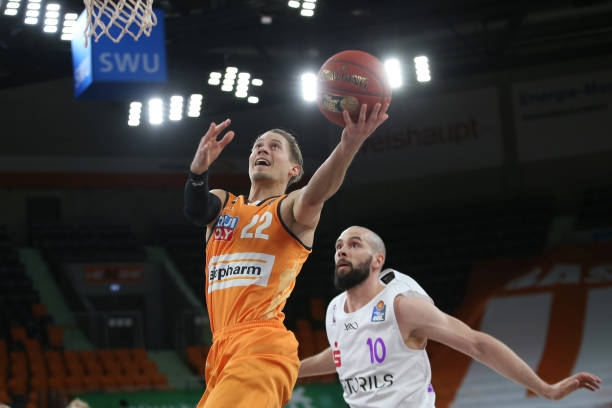 齐广璞迎来 齐广璞迎来